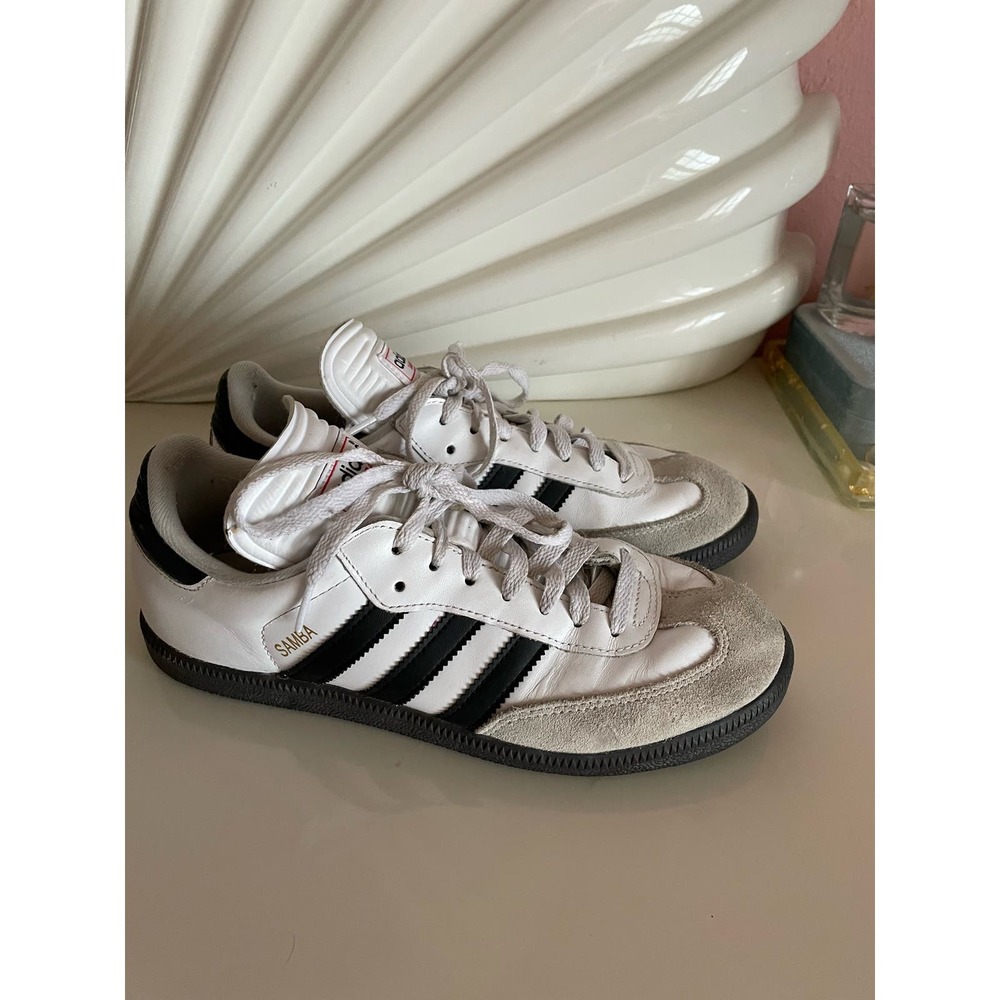 Adidas Sambas in White/Black Men’s size 7.5 Women’s size 9
